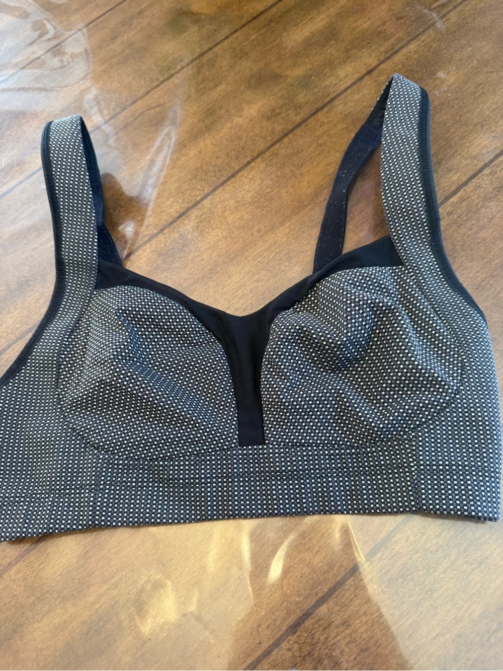 Lululemon Wireless Black & White Polka Dot Comfort Bra size 32 a/b